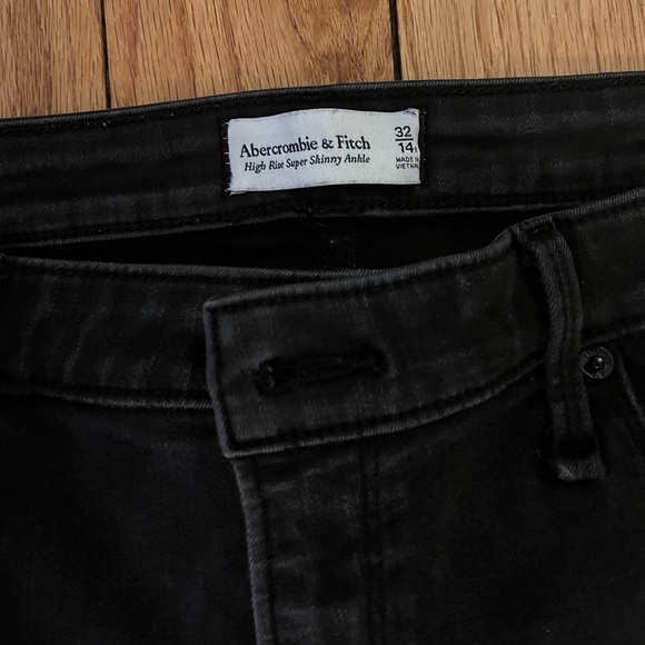 Abercrombie & Fitch Black Ripped Jeans - Picture 3 of 4